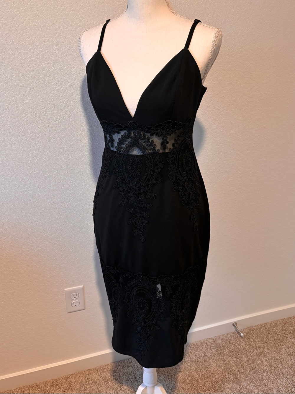 Lulus Black Lace-Trim Midi Dress with V-Neck Sz Large